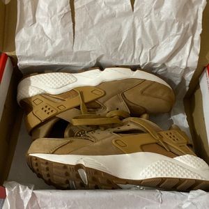 Used pair of Nike Air Huarache
